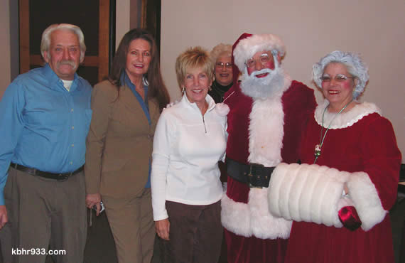 During Christmas in the Village thank yous, Mayor Harris (in back) said, "You made our Village spectacularly beautiful!" Those pictured are (from left) Mike & Vicky Roney, Linda Goldsmith, Santa & Joy Claus (aka Joe & Theresa Vazquez).