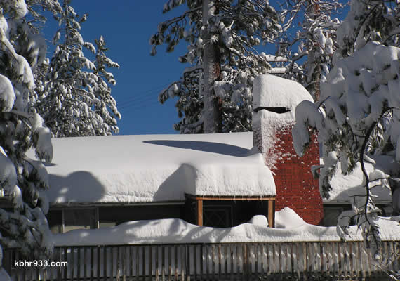 With snow weighing roughly 15 pounds per cubic foot, a 100'x100' roof area could place 600,000 pounds of weight on a roof structure.